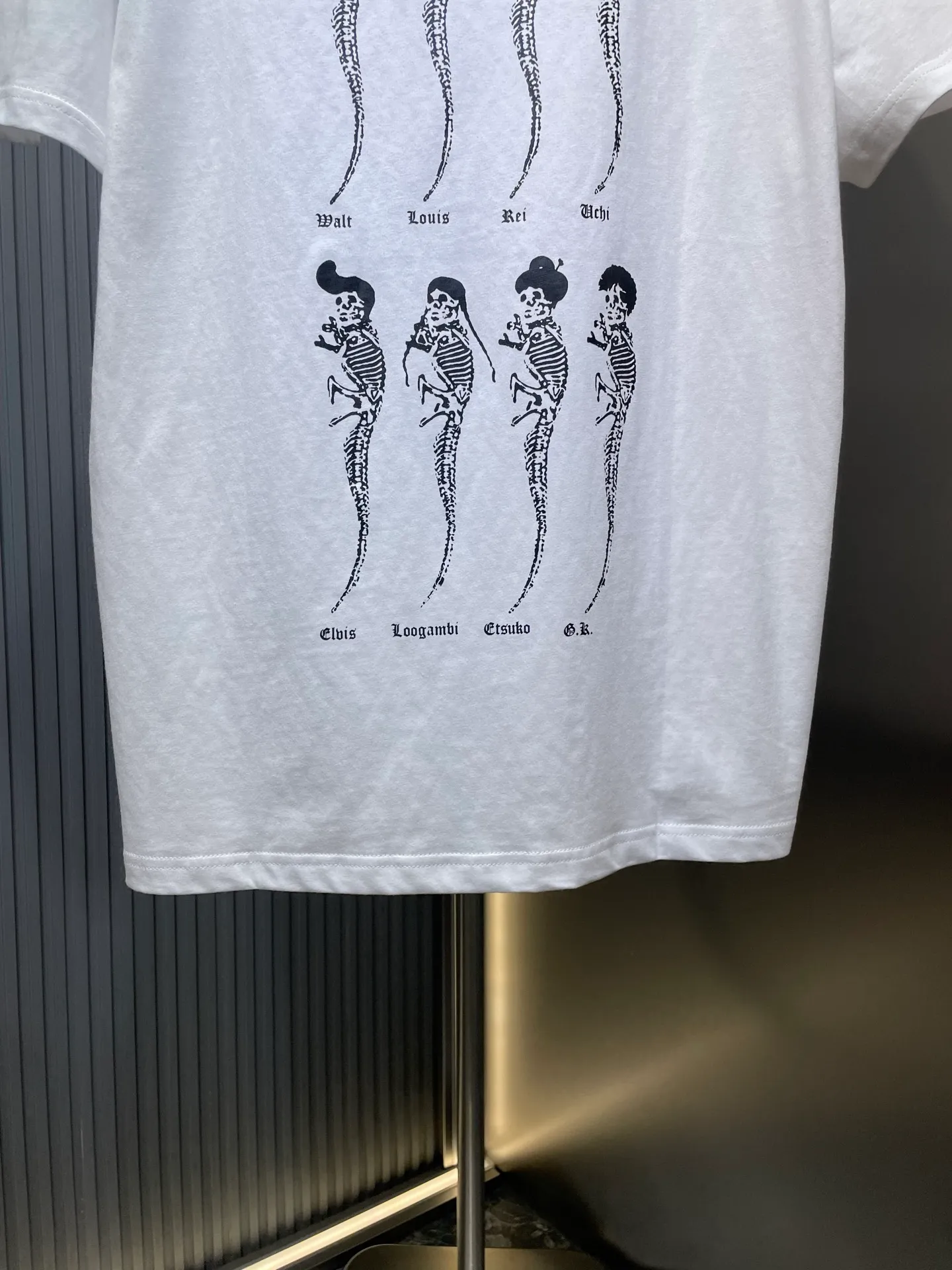 P250 N502 Kl 🌟【Top original order】Chrome Hearts Sanskrit short sleeves printed all over the back. Process description: The fabric is made of 26-woven 200g cotton, and the printing is made of special imported slurry. The overall routing is straight and delicate, the fabric is comfortable and soft, and the color is consistent without color difference. It can be matched with the same style to create a fashionable look and control various occasions. Customized accessories, complete three standards, same style for men and women!  size：s m l